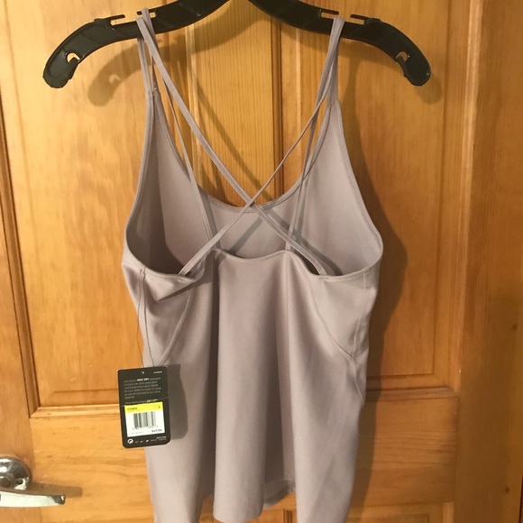 Athletic shirt - Picture 2 of 4